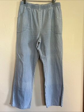 Light Wash Elastic-Waist Women’s Jeans